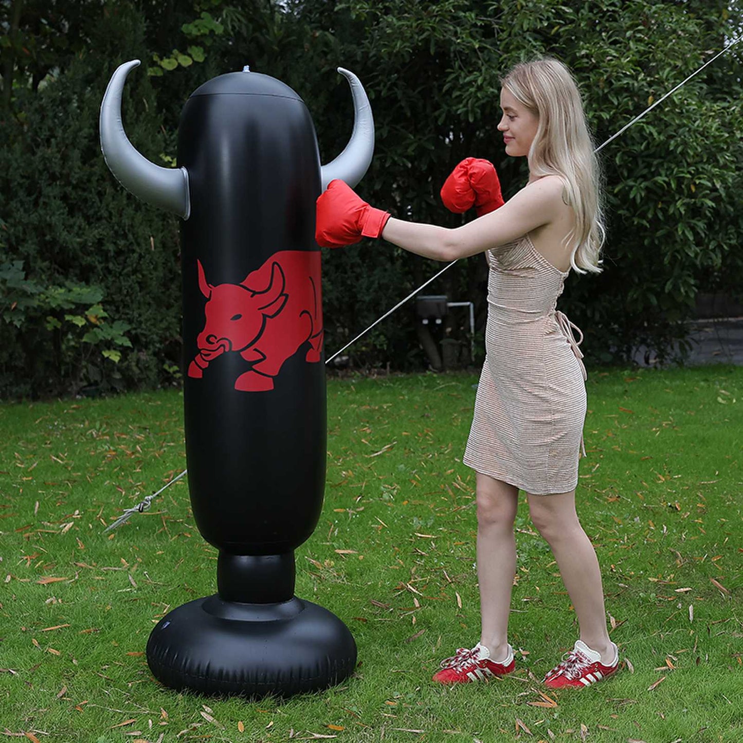 Inflatable punching post boxing post