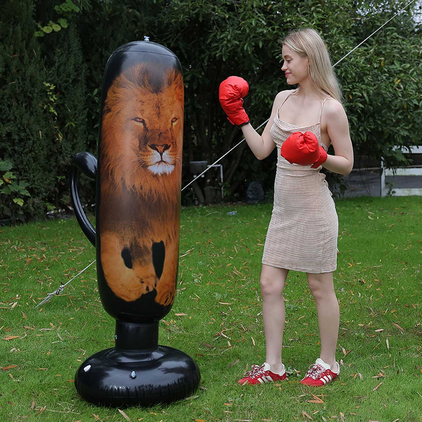 Inflatable punching post boxing post